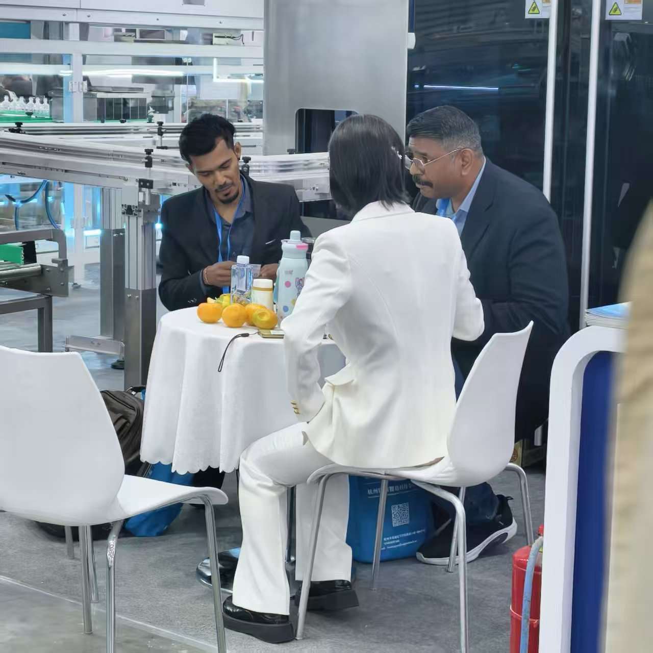 Peer exchange on automatic light inspection machine for large infusion